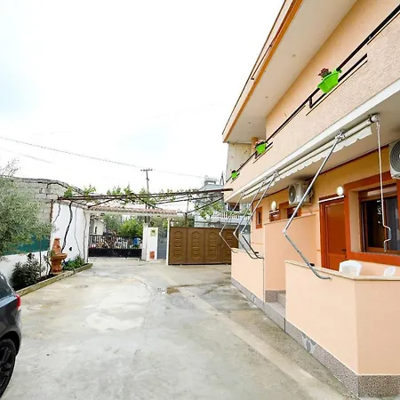 ゲストハウス Mere Family House *