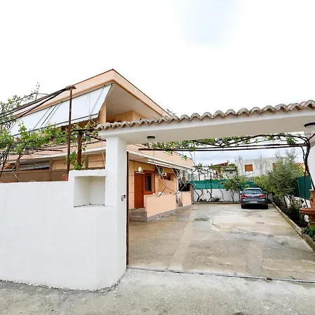 بيت ضيافة Mere Family House